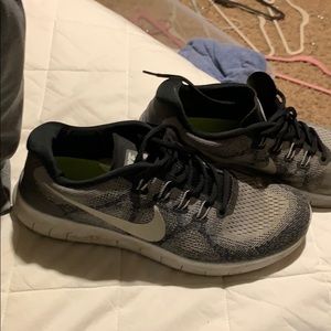 Men’s tennis shoes